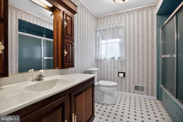 95 TAYLOR DR, Levittown, PA 19054