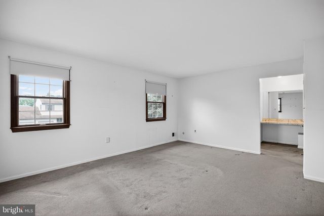 95 TAYLOR DR, Levittown, PA 19054
