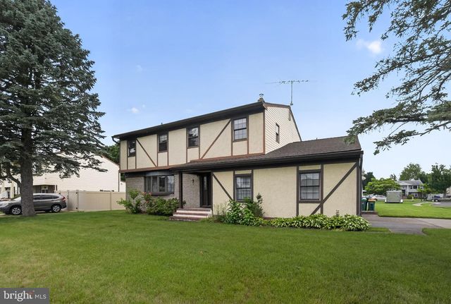 95 TAYLOR DR, Levittown, PA 19054