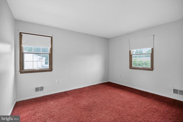 95 TAYLOR DR, Levittown, PA 19054