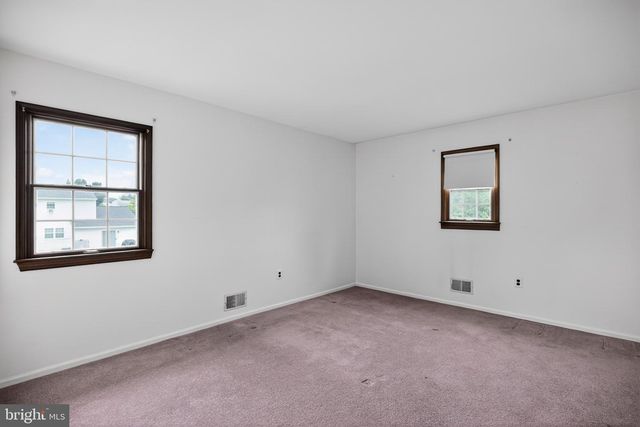 95 TAYLOR DR, Levittown, PA 19054