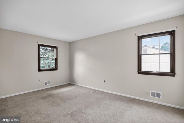 95 TAYLOR DR, Levittown, PA 19054