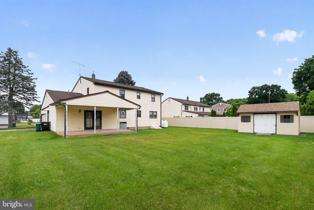 95 TAYLOR DR, Levittown, PA 19054