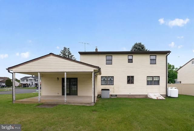 95 TAYLOR DR, Levittown, PA 19054