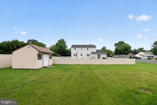 95 TAYLOR DR, Levittown, PA 19054