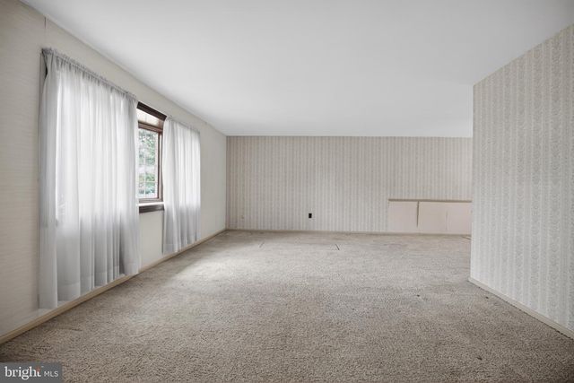 95 TAYLOR DR, Levittown, PA 19054