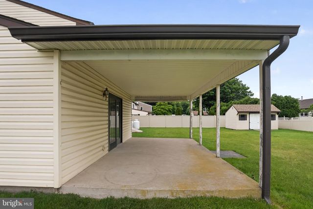 95 TAYLOR DR, Levittown, PA 19054