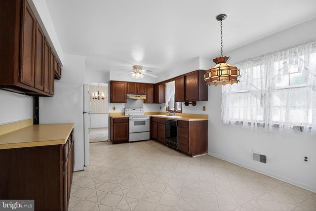 95 TAYLOR DR, Levittown, PA 19054