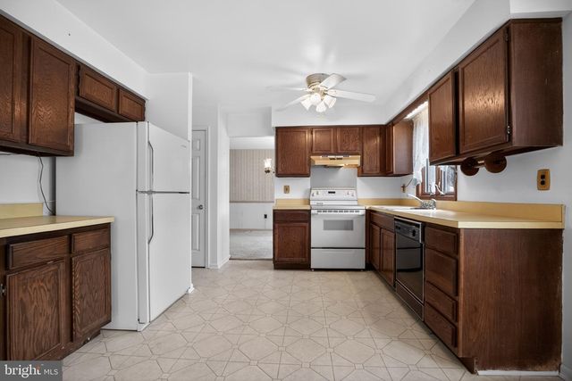 95 TAYLOR DR, Levittown, PA 19054