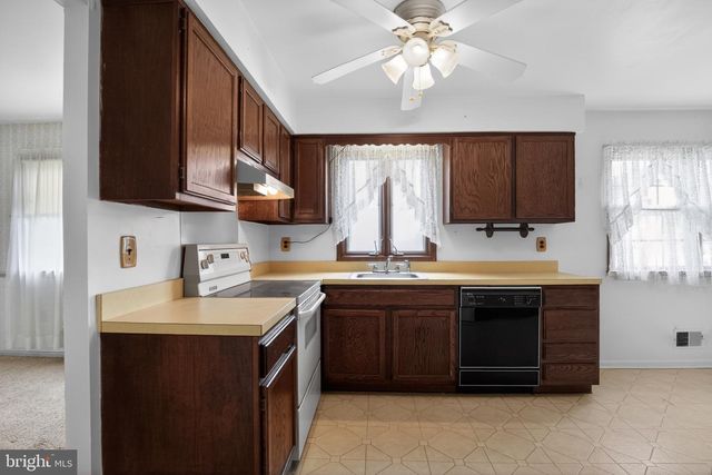 95 TAYLOR DR, Levittown, PA 19054