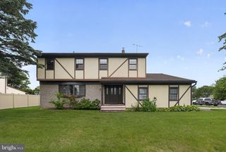 95 TAYLOR DR, Levittown, PA 19054