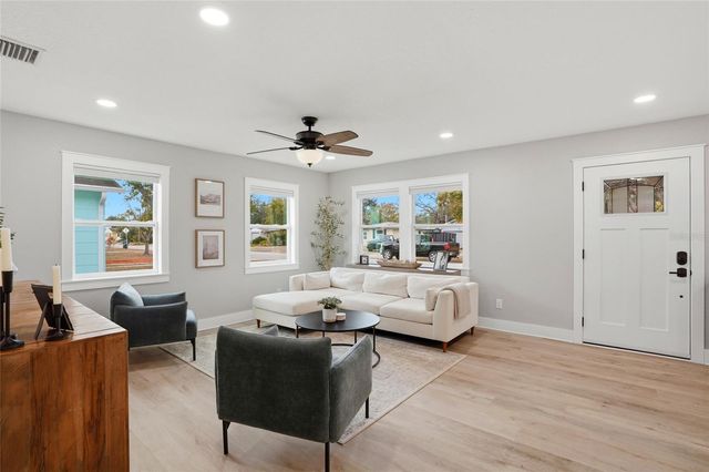 3515 19TH STREET N, St Petersburg, FL 33713