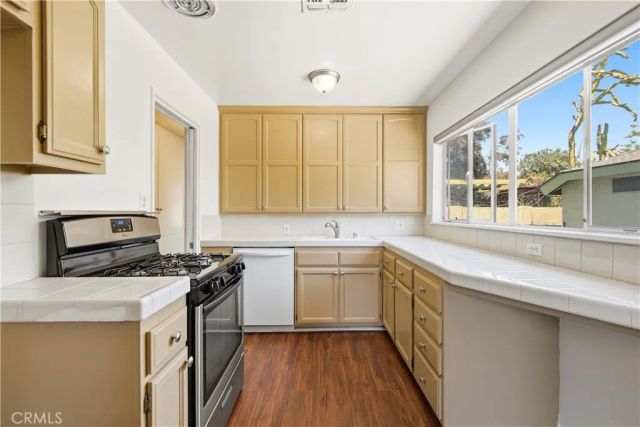 4450 Matilija Avenue, Sherman Oaks, CA 91423