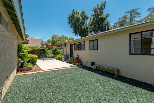 4450 Matilija Avenue, Sherman Oaks, CA 91423