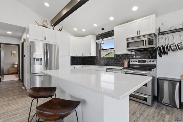 2423 CAMERON DR, Rapid City, SD 57702
