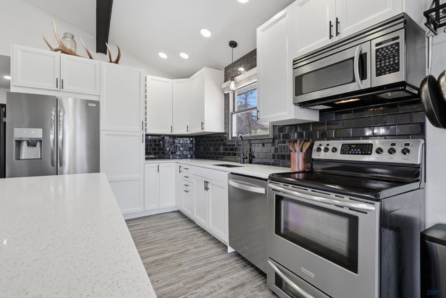 2423 CAMERON DR, Rapid City, SD 57702