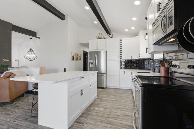 2423 CAMERON DR, Rapid City, SD 57702