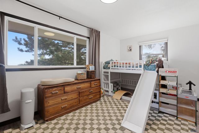 2423 CAMERON DR, Rapid City, SD 57702