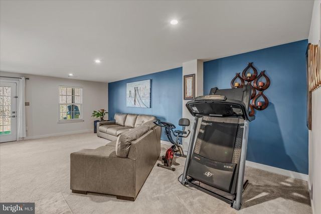 203 ONTARIO DR, Falling Waters, WV 25419