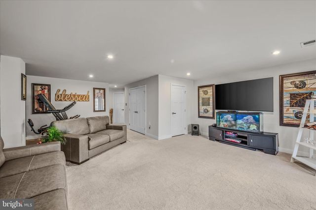 203 ONTARIO DR, Falling Waters, WV 25419