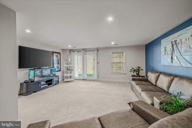 203 ONTARIO DR, Falling Waters, WV 25419