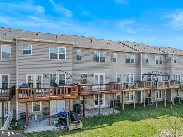 203 ONTARIO DR, Falling Waters, WV 25419