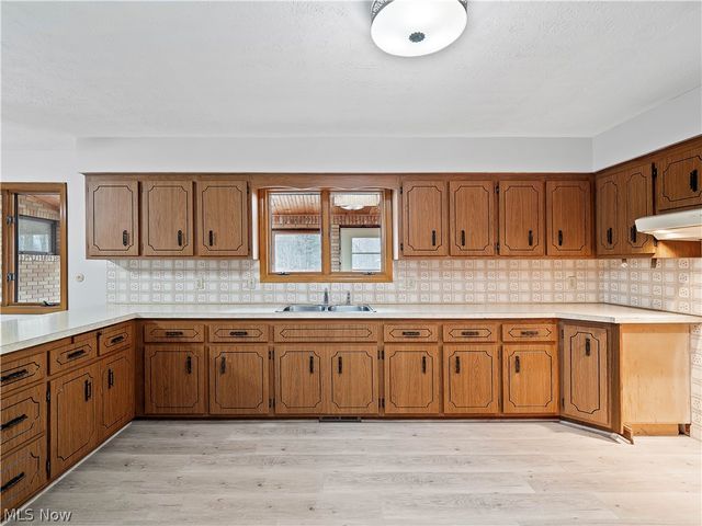 14345 W Sprague Road, Strongsville, OH 44136