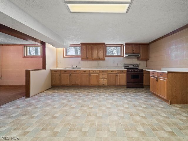 14345 W Sprague Road, Strongsville, OH 44136