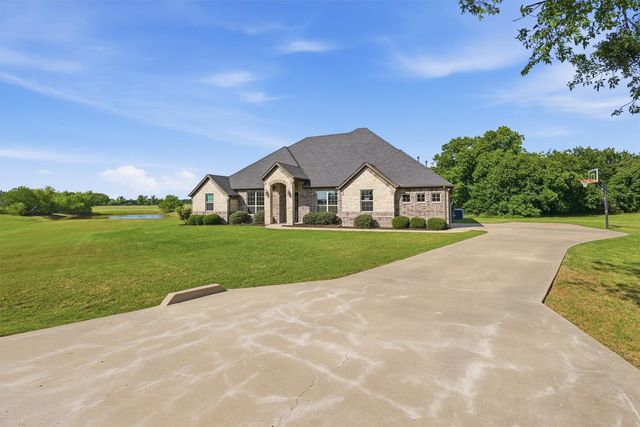 1101 W Iberian Court, Granbury, TX 76048
