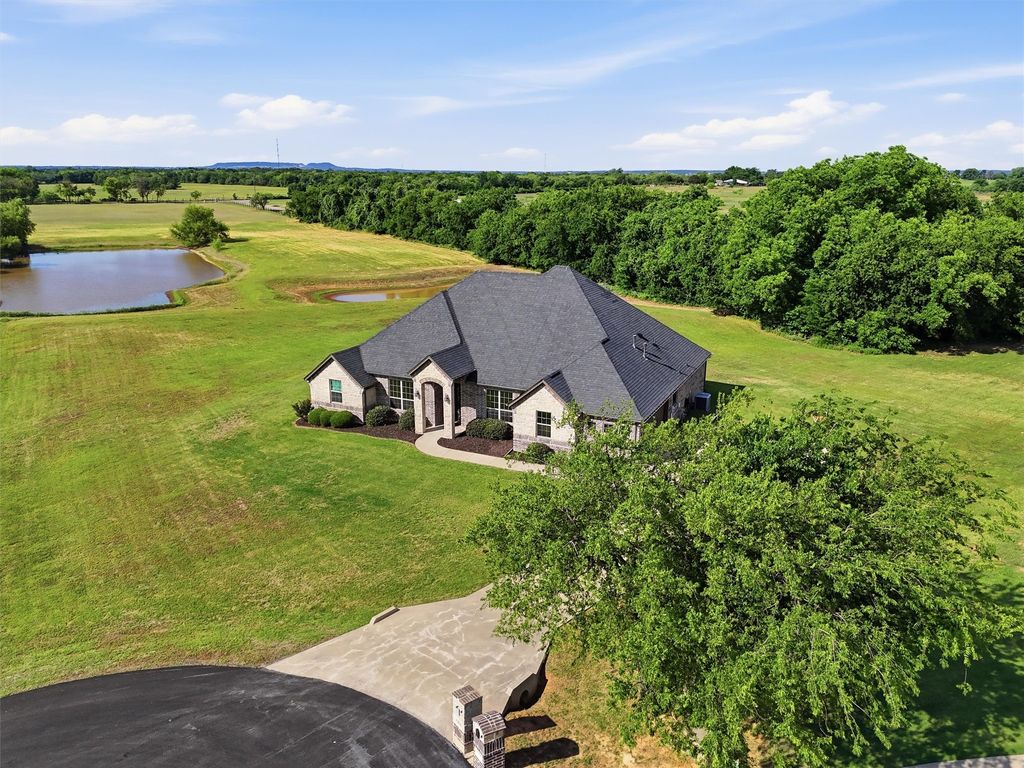 1101 W Iberian Court, Granbury, TX 76048