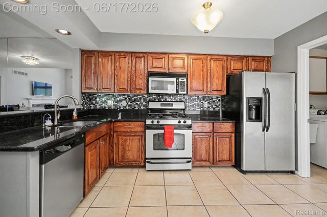 16569 Congress Drive, Clinton Charter Township, MI 48038