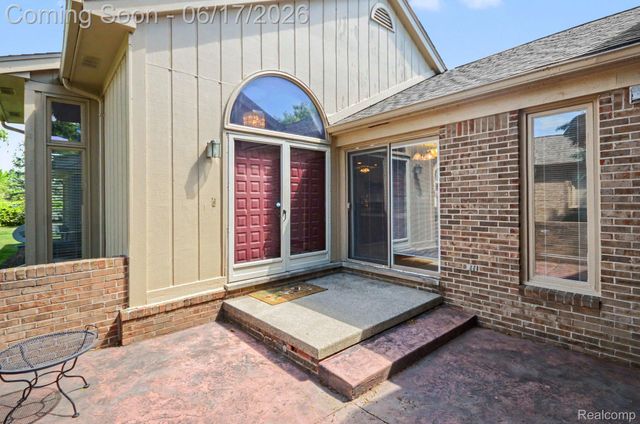 16569 Congress Drive, Clinton Charter Township, MI 48038