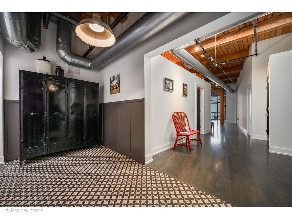 420 W Ontario Street 405, Chicago, IL 60654 — photo 2