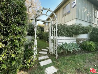 1868 10th Street, Santa Monica, CA 90404