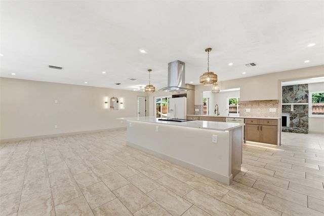 10711 FRANCIS LN, Largo, FL 33774