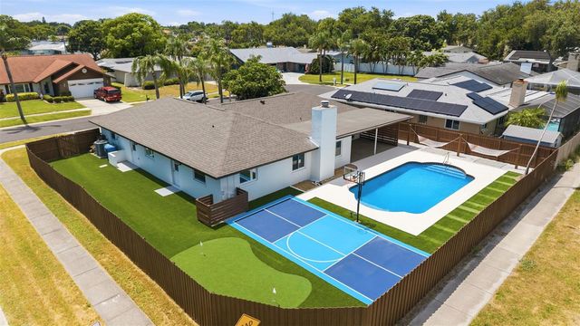 10711 FRANCIS LN, Largo, FL 33774