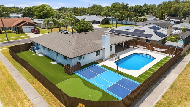 10711 FRANCES LN, Largo, FL 33774