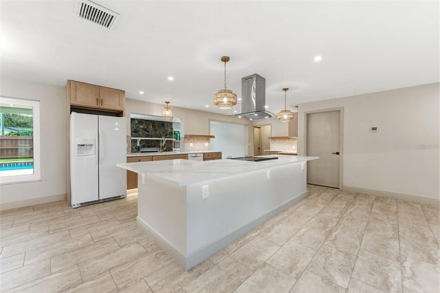10711 FRANCIS LN, Largo, FL 33774