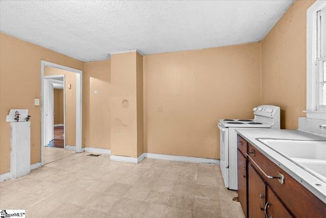 213 Caulder Circle, Spartanburg, SC 29306