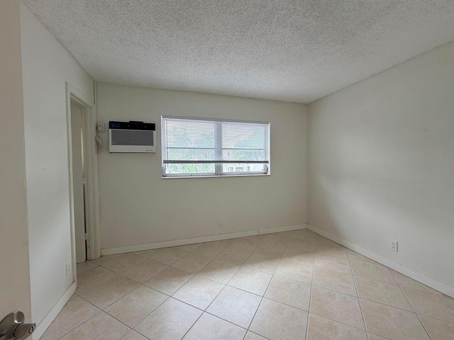 5174 NE 6th Avenue 526, Oakland Park, FL 33334