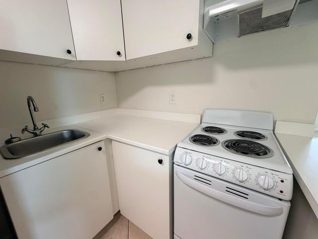 5174 NE 6th Avenue 526, Oakland Park, FL 33334