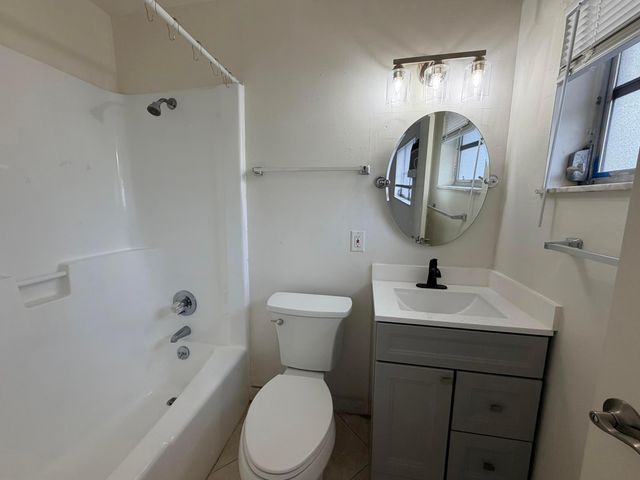 5174 NE 6th Avenue 526, Oakland Park, FL 33334