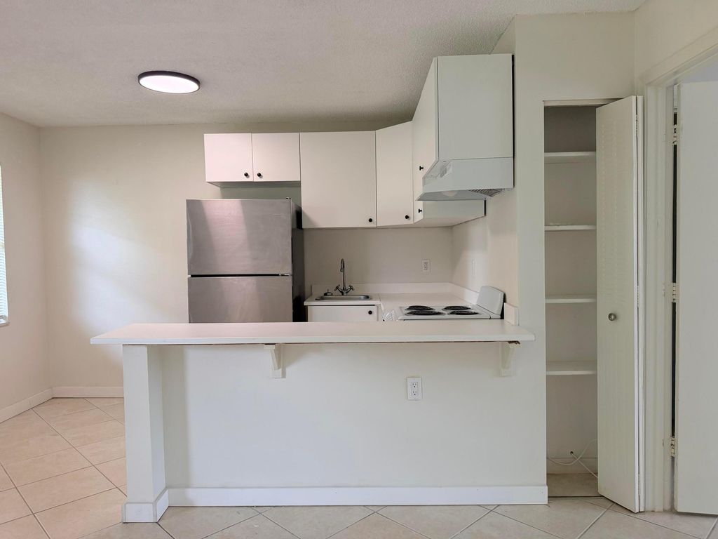 5174 NE 6th Avenue 526, Oakland Park, FL 33334