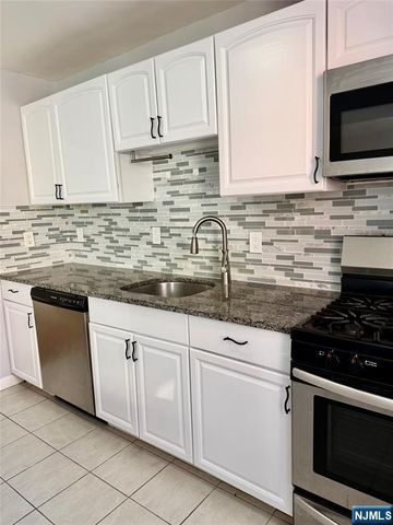 2350 Linwood Avenue 1E, Fort Lee, NJ 07024