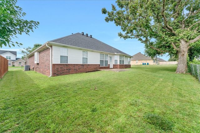 3201 6th Street, Bentonville, AR 72712