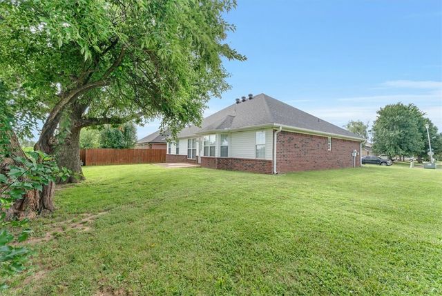 3201 6th Street, Bentonville, AR 72712