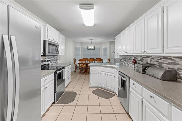 3201 6th Street, Bentonville, AR 72712