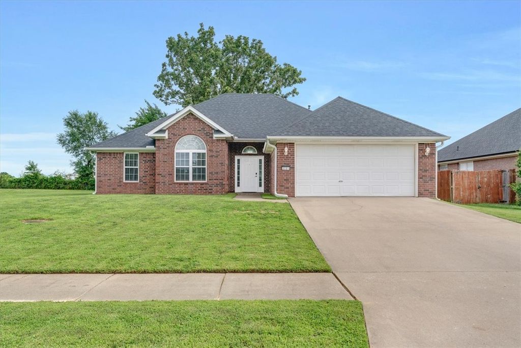 3201 6th Street, Bentonville, AR 72712