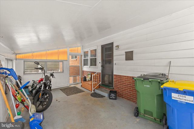 2005 SANDALWOOD CT, York, PA 17404