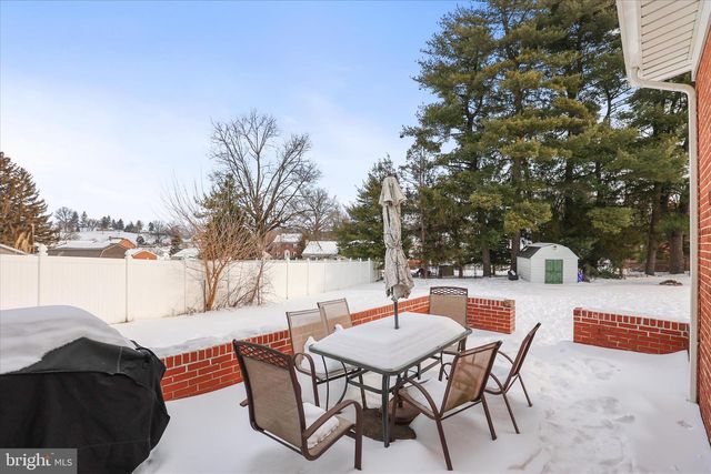 2005 SANDALWOOD CT, York, PA 17404